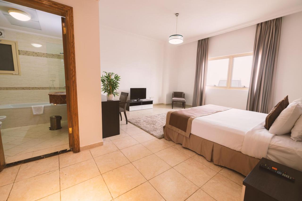 Magnum Hotel & Suites West Bay Ad Dawhah Esterno foto